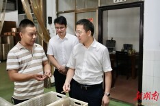 龚红果赴绥宁县调研经济社会发展情况