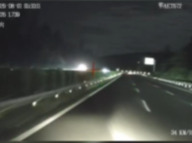 凌晨高速惊魂一刻！交警隔空发现“蛇形”货车，急性脑溢血司机获救