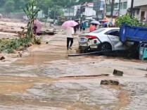 陕西柞水遭遇大暴雨 五千余户群众已紧急转移安置