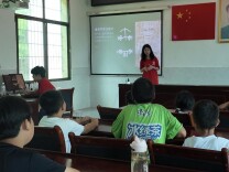 南华学子赴塔山开展书法美育课堂
