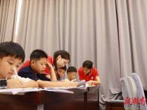 笔试第一称被第二名花钱劝弃考，“选其他地方报考，给你几万块”，最终第二名被公示拟聘用，广东湛江教育局回应：已启动核查