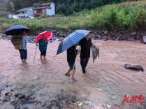 雨急人未歇——湘西州妥善转移1793户4494人@湖南日报