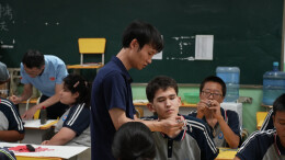 吐鲁番少年的“十万个为什么”