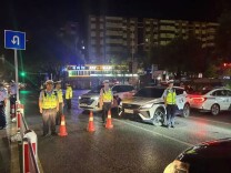 凌晨出击！80人被盘查！北湖整治未成年人飙车“炸街”