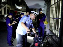 安乡县开展联合执法 持续整治电动车安全乱象