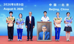 数学家张寿武获颁基础科学奖章，笑称“不敢跟AI交流”