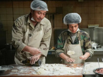 沈腾的“龙餐馆”口碑大爆，出品方一字涨停