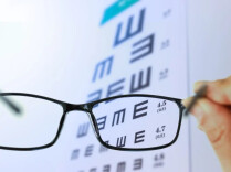 近视 600 度冲上热搜：为什么它被称为眼睛的“风险临界值”？