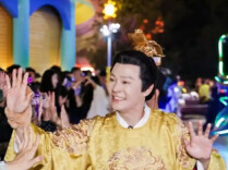 演过爆款剧的他们，如今在景区当NPC