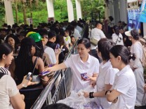 酷暑送清凉——黄石寨索道暖心伴旅途