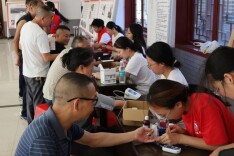 南华大学“悬壶解厄”三下乡社会实践团走进瑶族村开展惠民健康检测服务