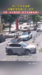 孩子车内看电视，误触装置连撞3车、护栏！交警：家长被罚款，停车务必断电锁车