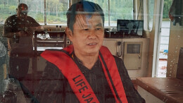 湘江摆渡27年，老船长渡人亦救人，守一洲温情候新桥