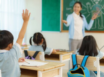 9成以上班主任厌倦带班？谁把年轻教师困在围城里｜探讨班主任难题之解