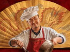 观点头条丨《欢迎来龙餐馆》：从灶台的温度感受和平的可贵