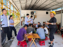 税务服务进工地：送物资、讲政策，很“解渴”
