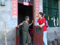 南华学子“三下乡”：助农劳作传温情，入户采样护非遗