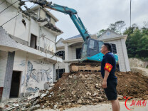 杏子铺镇：化解七年积案 畅通民心路