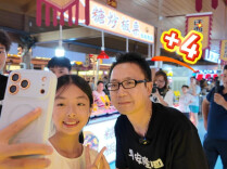 袁树雄逛隆回星光夜市 市民争相合影人气爆棚