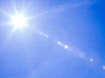 副热带高压南北两侧强降雨“夹击” 南方40℃+闷热体感再度上线
