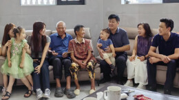父母金婚儿子银婚，这一家人把幸福“包圆”了
