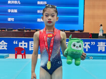 首金之后再夺金！湘潭体操小将胡楚晗获女子丙组U8跳马项目冠军