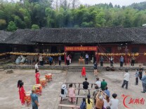 微短剧《生产队的难言事》在武冈开机 重现湘西南乡村年代记忆