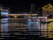光影扮靓巫水河 夜游经济激活绥宁夏秋文旅活力