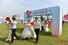 长沙县第二届甜蜜婚登嘉年华快闪活动举行