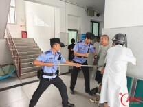 绥宁县东山乡开展应急防暴演练 筑牢就医安全防线