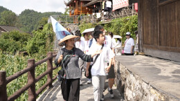 港澳青年走进十八洞村 实地感悟精准扶贫生动实践