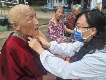 医疗资源进乡村 送医上门暖桑榆——祁东县人民医院康复科专家团队赴云英养老公寓开展义诊培训活动