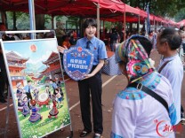 苗乡边边场，法治宣讲声正响 古丈县检察院走进坪坝镇“七月八”活动现场普法