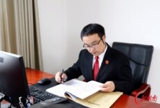 大山是他最广阔的舞台  ——记全国模范法官、龙山县人民法院副院长田代飞