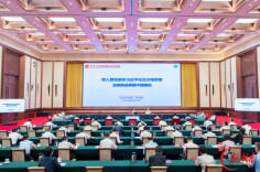 十二届省委理论学习中心组开展第六十九次集体学习 黄润秋作辅导报告 沈晓明主持并讲话