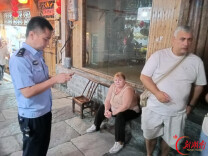 永顺公安暖心救助外籍游客