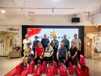 盛夏送清凉 退管惠民心