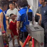 输球后，三名申花球迷谩骂身穿武磊国足战袍孩子的父亲，中足联开出罚单！
