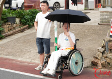 相约益阳 燃动省运｜妻子是火炬手，丈夫当“守护员”
