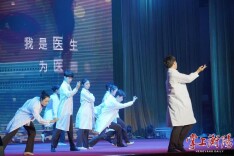 戏韵传情敬白衣，曲声寄意颂医者，周末惠民剧场第52期医师节专场暖心开演