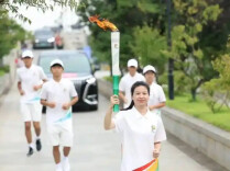 圣火耀银城 奔跑向未来——省运会火炬传递活动侧记