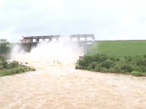 台风“紫檀”在海南省昌江县沿海登陆