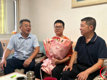 涟源农商银行开展“金秋助学”暖心慰问活动