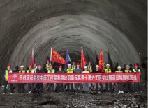 尖山隧道双幅贯通！南云高速建设再传捷报