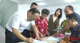 杨韶红参加县乡人大代表投票并督导换届选举工作
