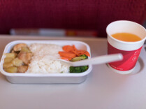 付费飞机餐走红，免费飞机餐会消失吗？