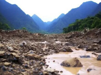 西藏吉隆遭受泥石流灾害 已造成3人遇难265人失联