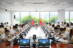 湖南湘江新区党工委理论学习中心组开展集体学习
