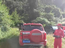 中国救援队抵达吉隆县吉隆镇