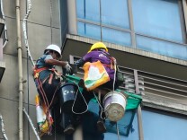 芙蓉区跃进湖社区聚焦外墙滴水“微难题”，守护居民头顶“大安全”